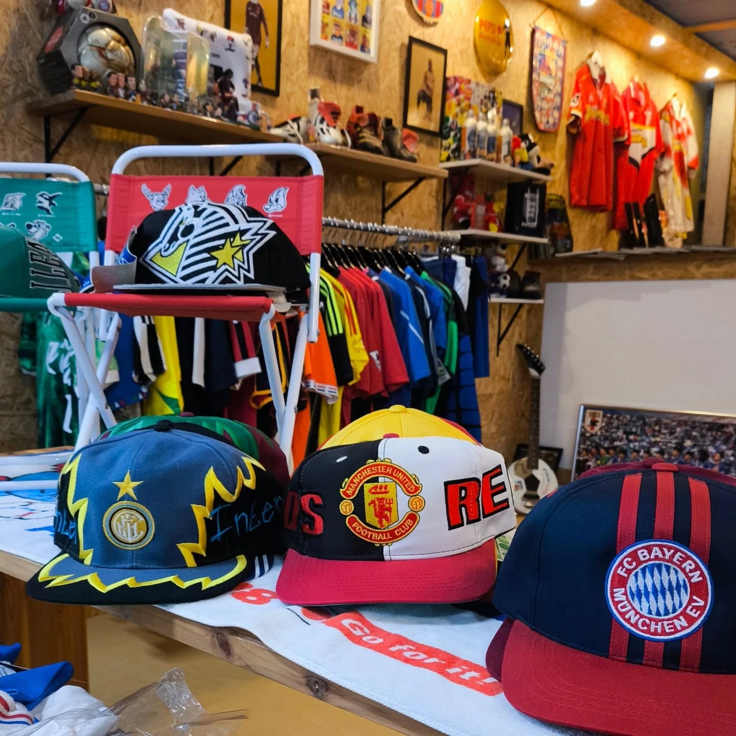 当店は愛知県で唯一ヴィンテージのサッカーユニフォームを取り扱...