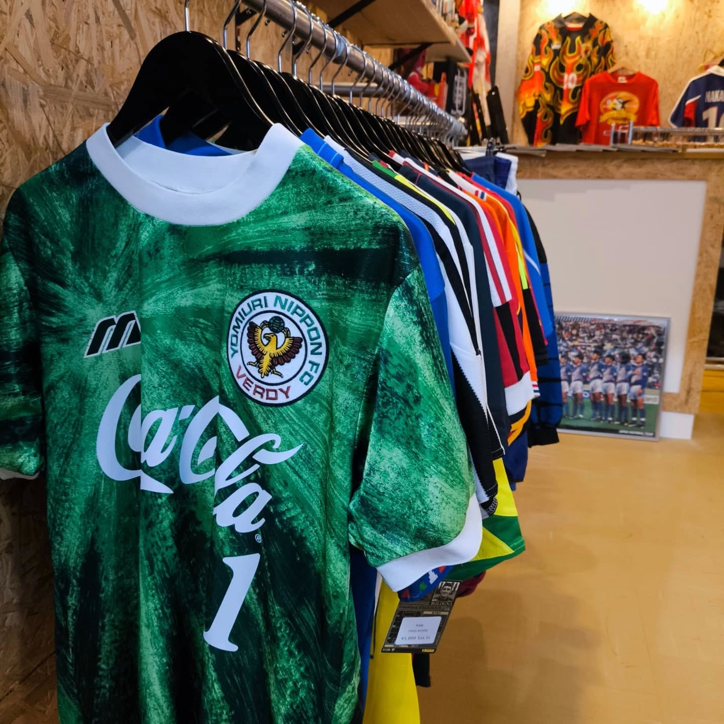 当店は愛知県で唯一ヴィンテージのサッカーユニフォームを取り扱...
