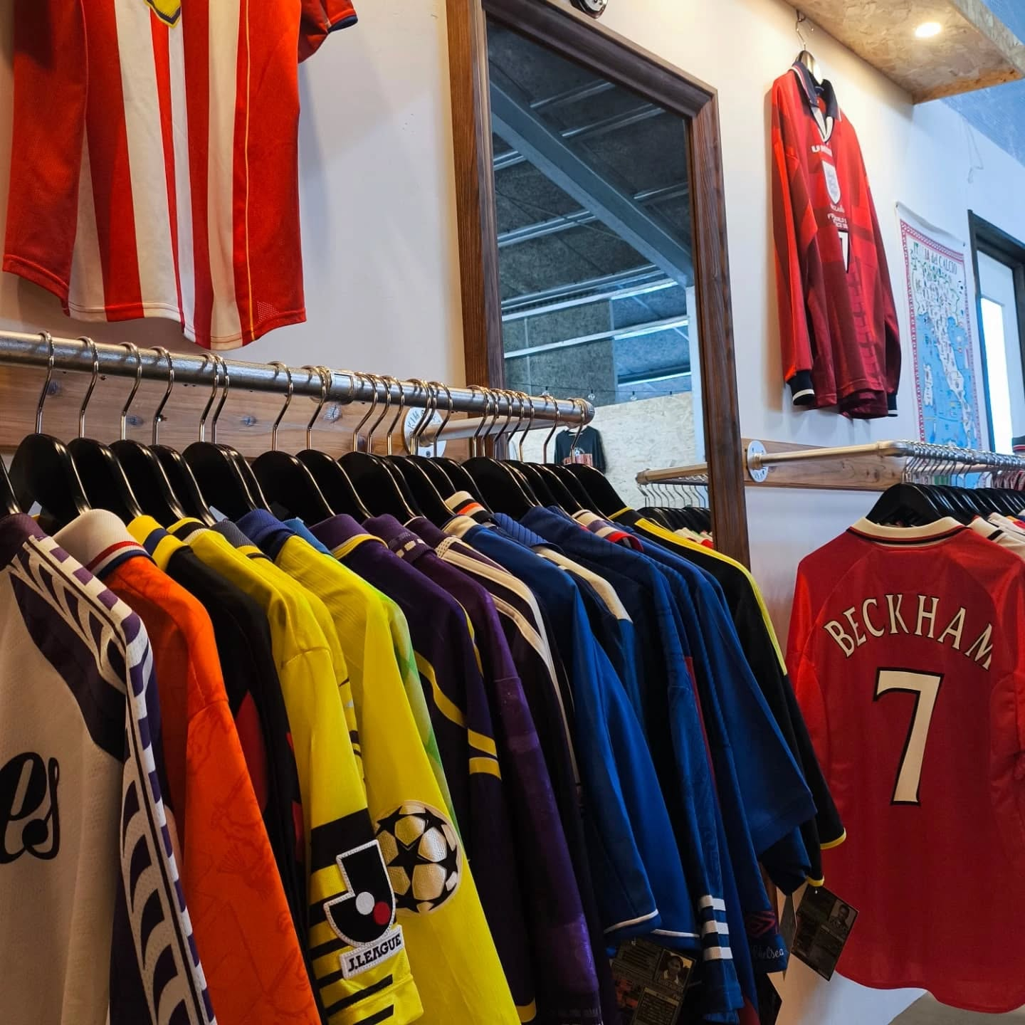 当店は愛知県で唯一ヴィンテージのサッカーユニフォームを取り扱...