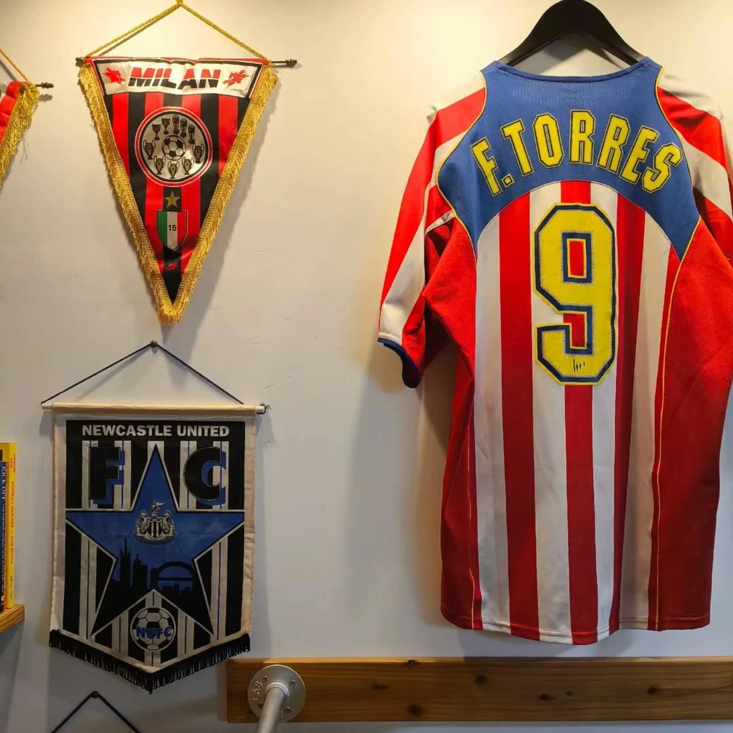 当店は愛知県で唯一ヴィンテージのサッカーユニフォームを取り扱...